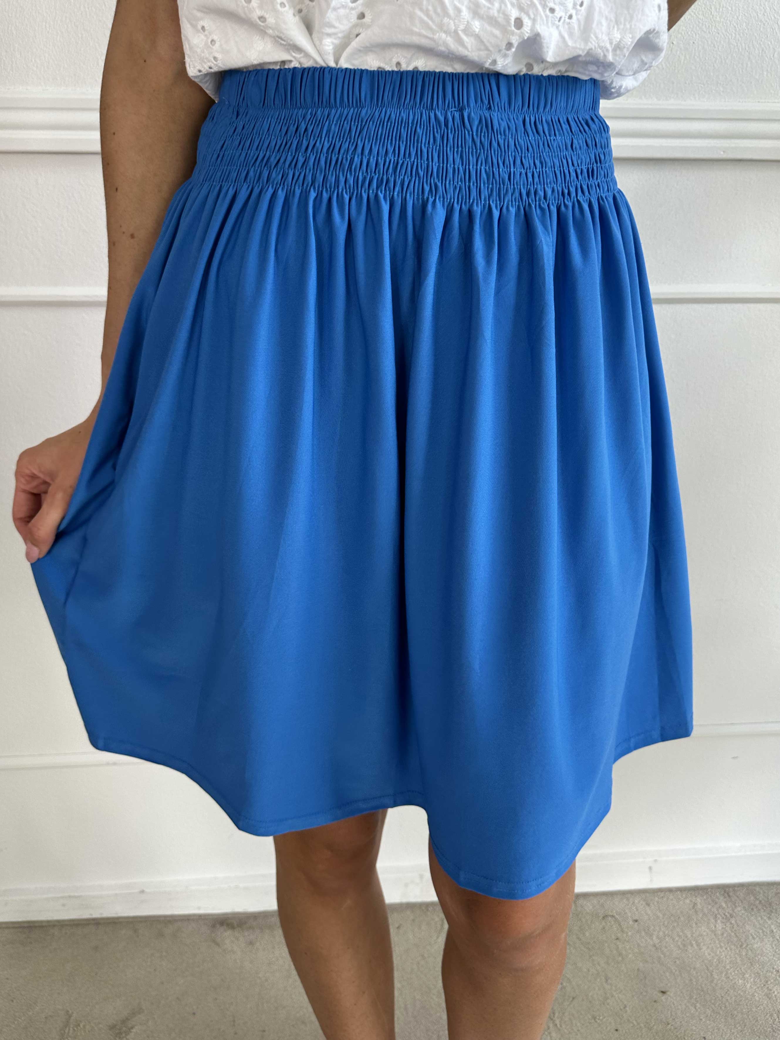 Pams Plain Short Skirt - Kort nederdel i stretchy stof med lommer